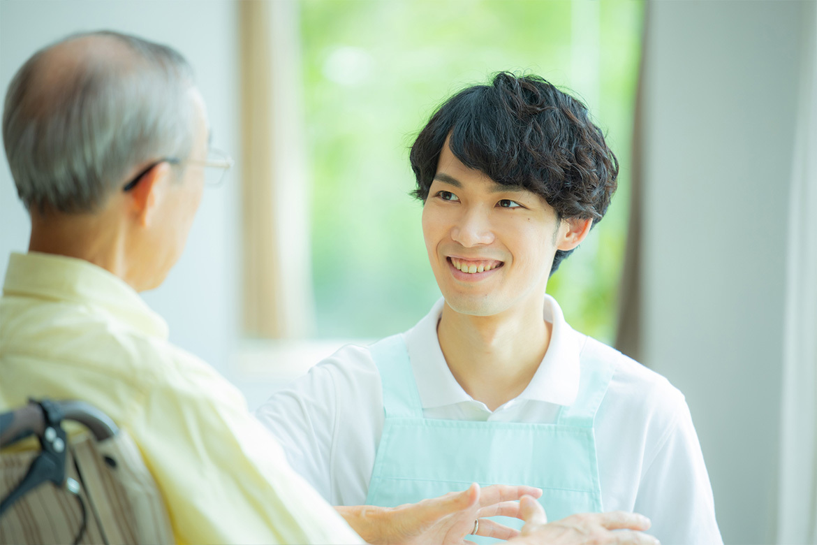 写真：男性スタッフ